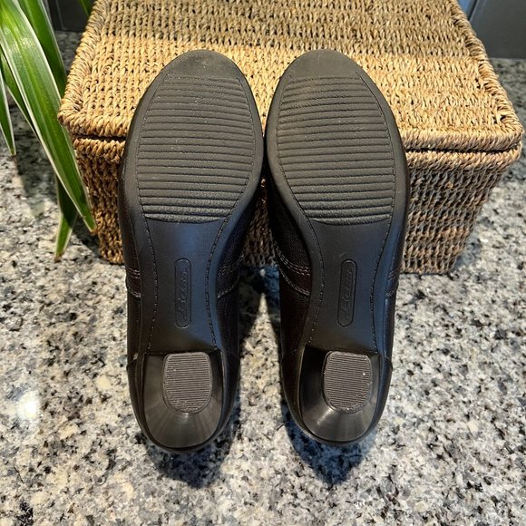 BASS Shoe Boot Size 6M Brown Man Made Material Good Condition 2 1/4" Heel - Picture 10 of 11